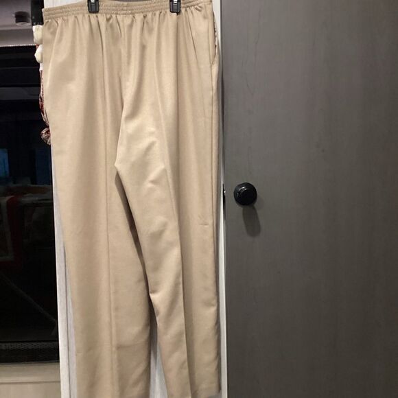 NWOT. Alfred Dunner Women’s Size 20 Tan Polyester Dress Slacks - Picture 7 of 10